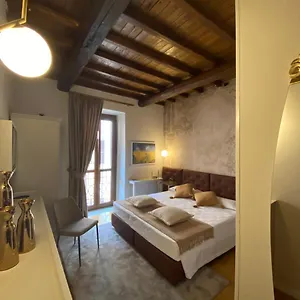 Condotti 2*, Rome Italië